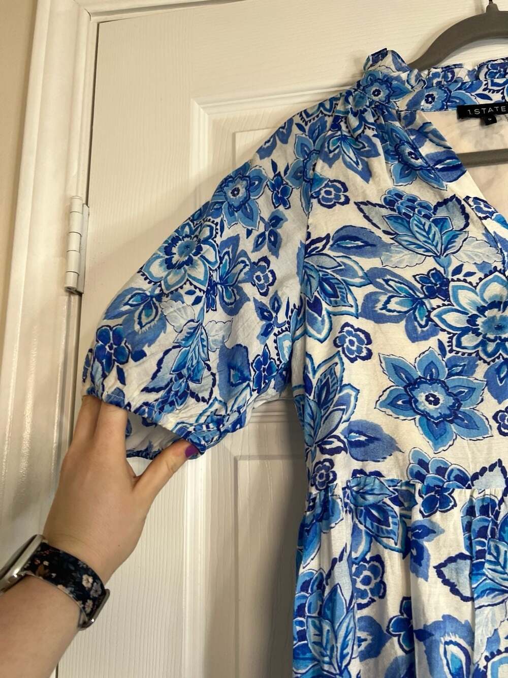 1.STATE Blue and White Floral Tiered Puff Sleeve Mini Dress - Picture 4 of 7